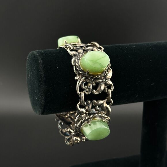 Vintage Silver Tone Repousse Metal Green Nephrite Floral Panel Bracelet 6.5-6.75 - Picture 3 of 13